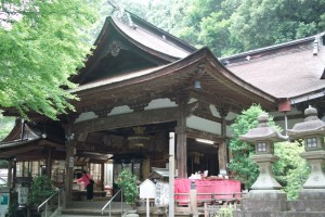 岩間寺本堂